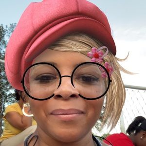 Meet your Posher, April